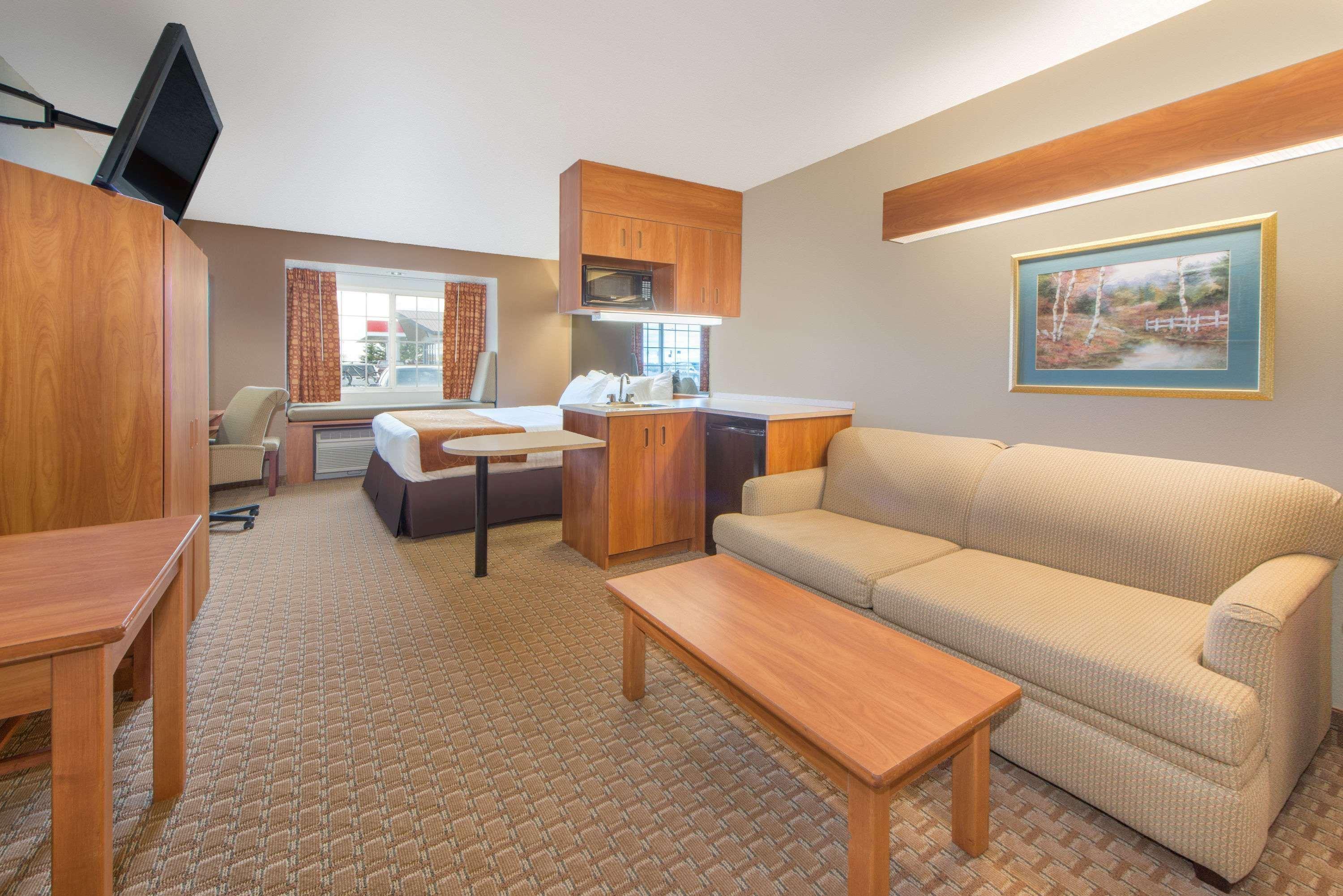 Microtel Inn & Suites Ратон Экстерьер фото