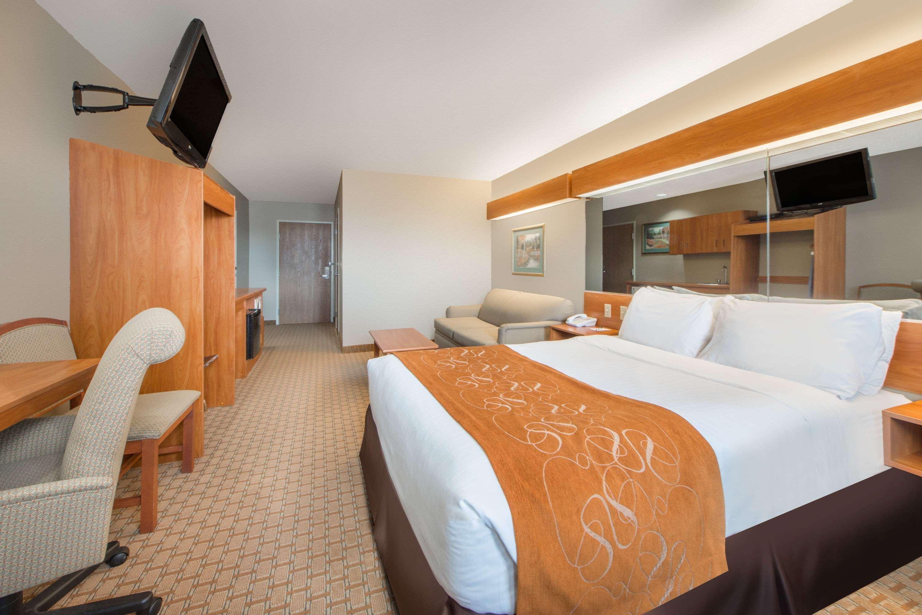 Microtel Inn & Suites Ратон Экстерьер фото