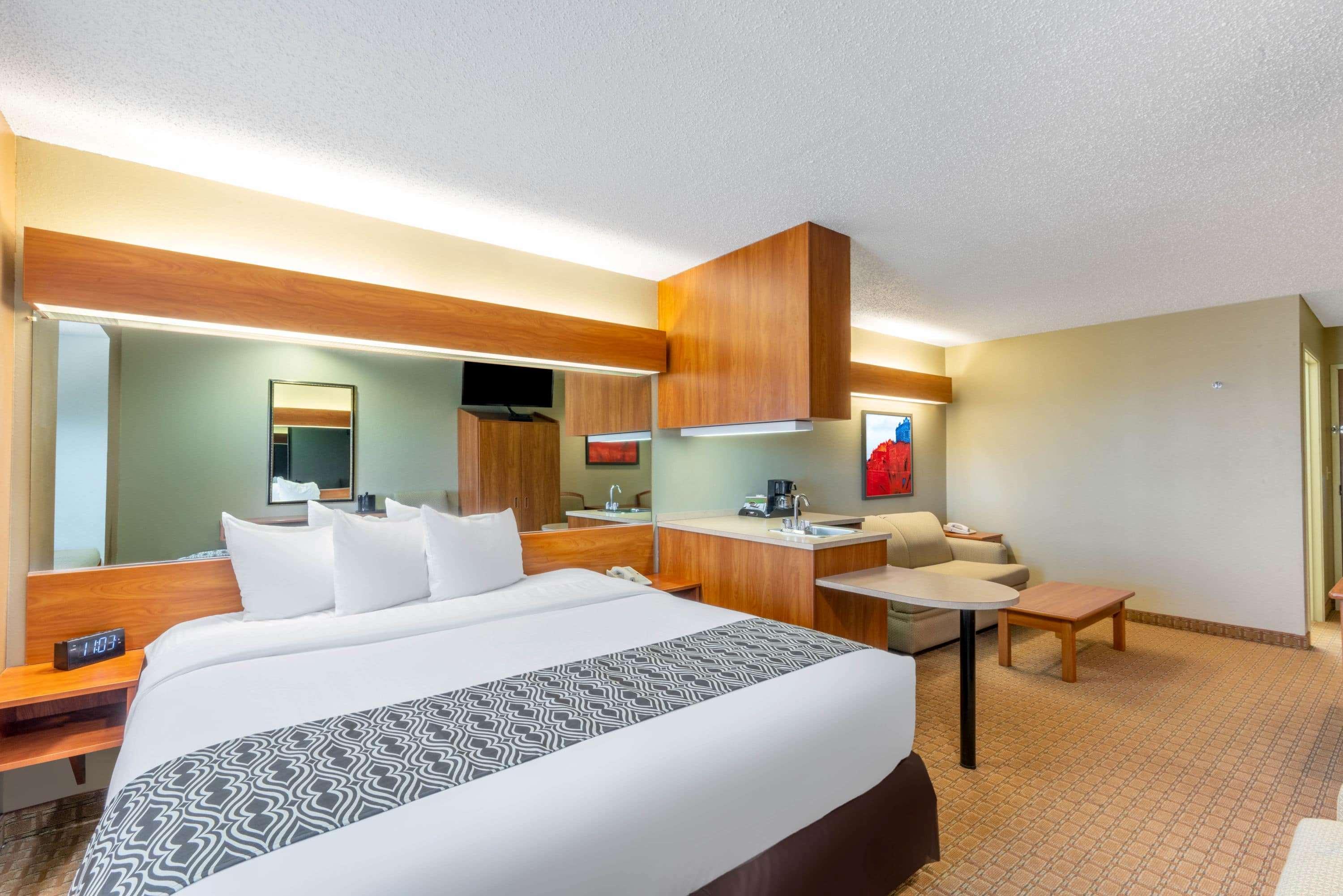 Microtel Inn & Suites Ратон Экстерьер фото