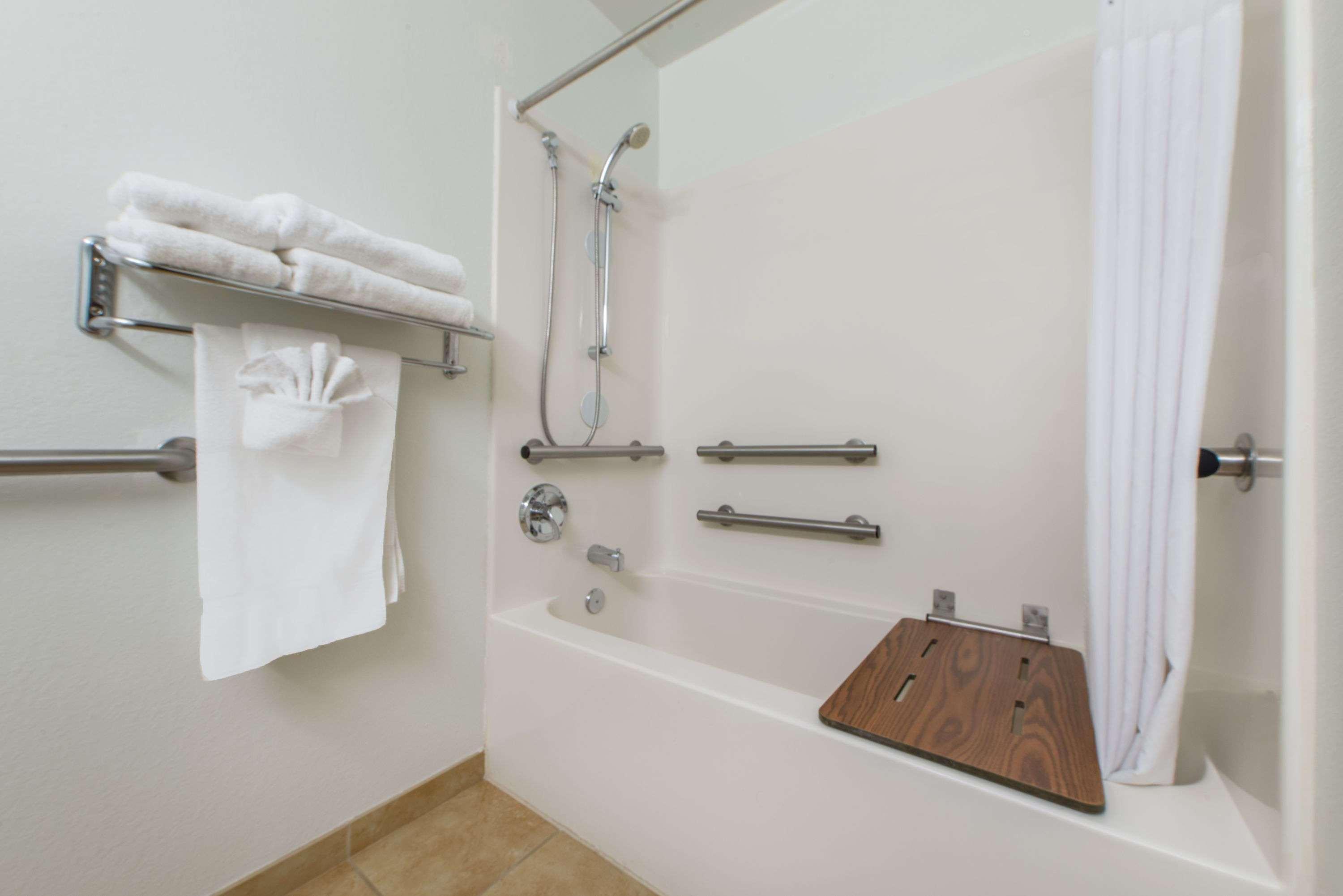 Microtel Inn & Suites Ратон Экстерьер фото