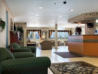 Microtel Inn & Suites Ратон Интерьер фото